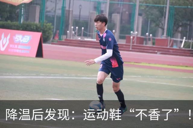 降温后发现：运动鞋“不香了”！今年更火的“丑丑鞋”，保暖高级